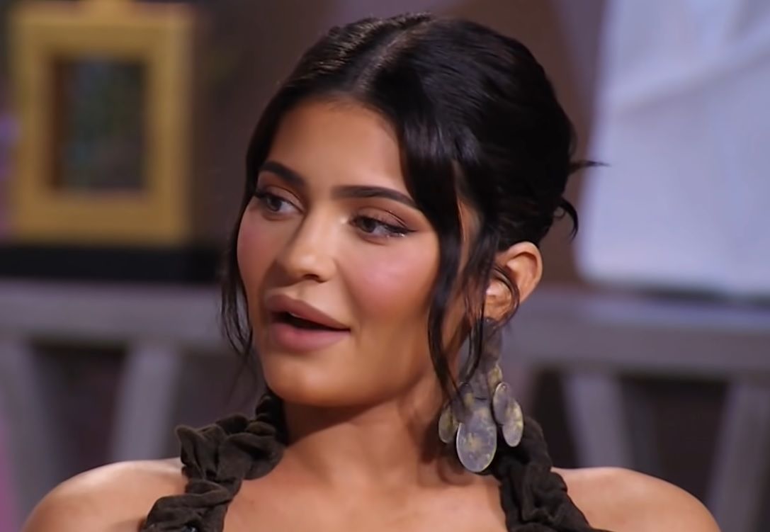 kylie-jenner-claps-back-at-cosmetic-developer-after-she-was-accused-of-bypassing-proper-sanitation-protocols-gaslighting-her-followers