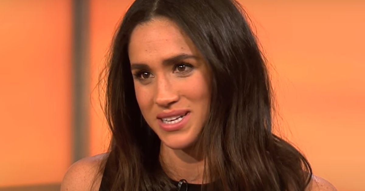 meghan-markle-shock-prince-harrys-wife-reportedly-joked-about-curtsying-to-queen-elizabeth-with-her-american-friends-before-she-talked-about-it-in-harry-meghan