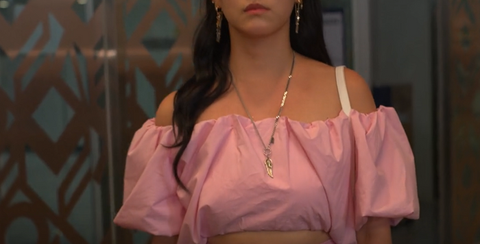 Yuri wore Kitty's mom's necklace when she came to detention in XO, Kitty Episode 7