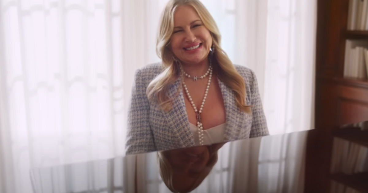 the-watcher-season-2-heres-what-jennifer-coolidge-wants-to-do-to-her-character-karen