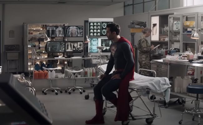 Superman and Lois Tyler Hoechlin as Clark Kent/Superman sitting on operating table
