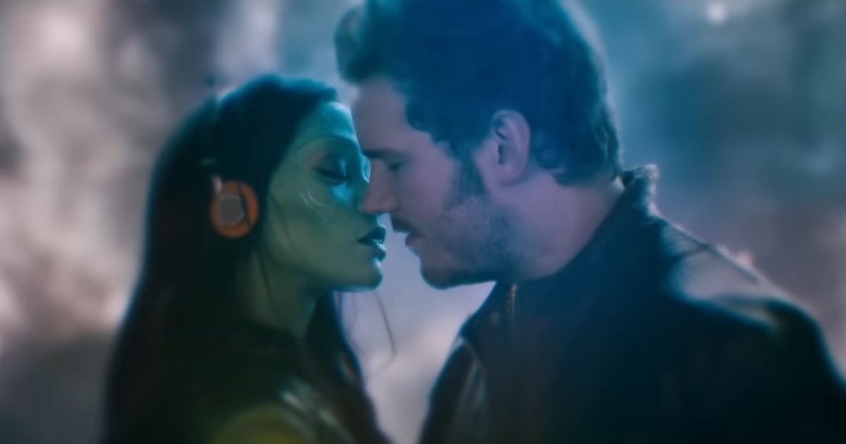 Gamora and Peter Quill about to kiss