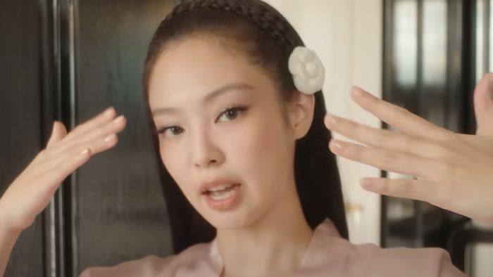 Blackpink Jennie Pays Tribute To Korean Culture Through 2023 Met Gala Hairstyle Trendradars 