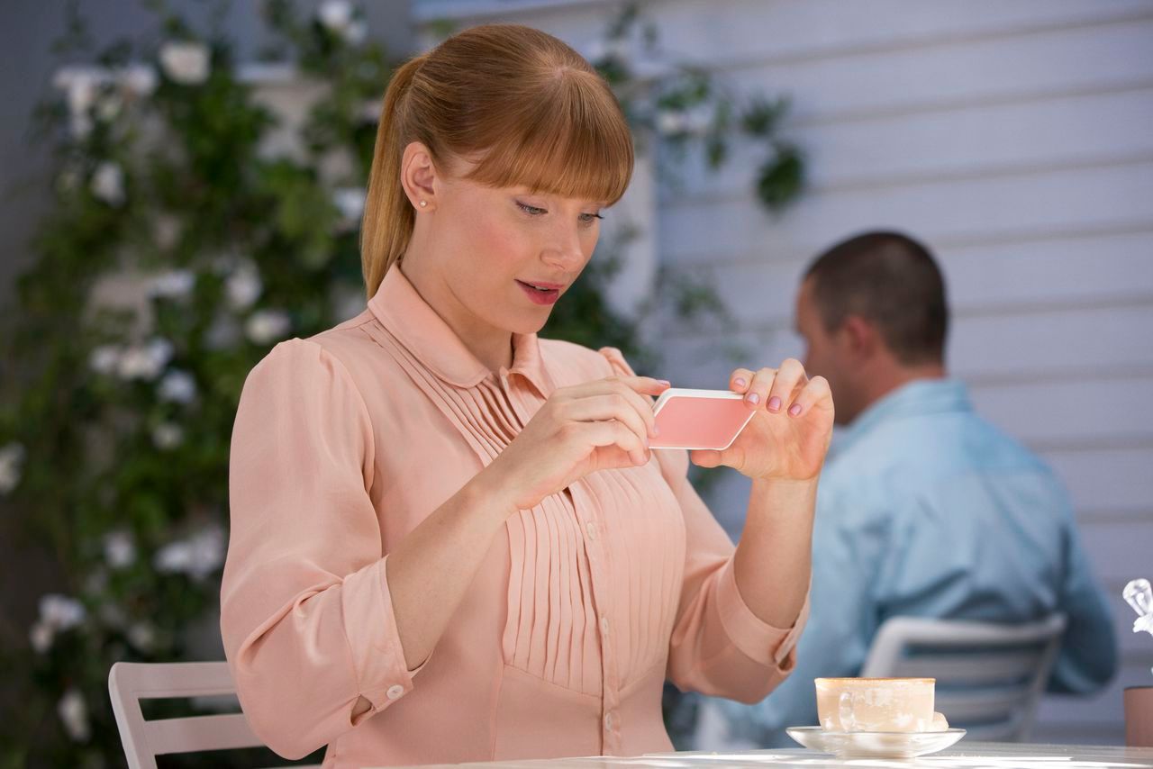 Black Mirror Season 3 Episode 1 Bryce Dallas Howard as Lacie Pound taking photo of her food