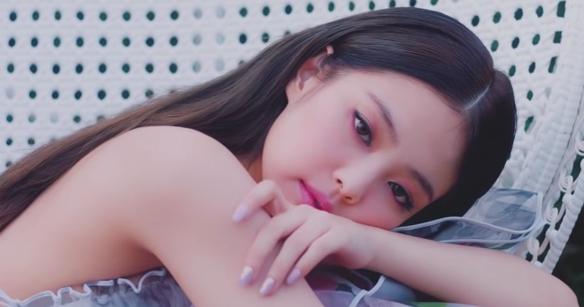 blackpink-wows-fans-with-her-sultry-look-on-instagram