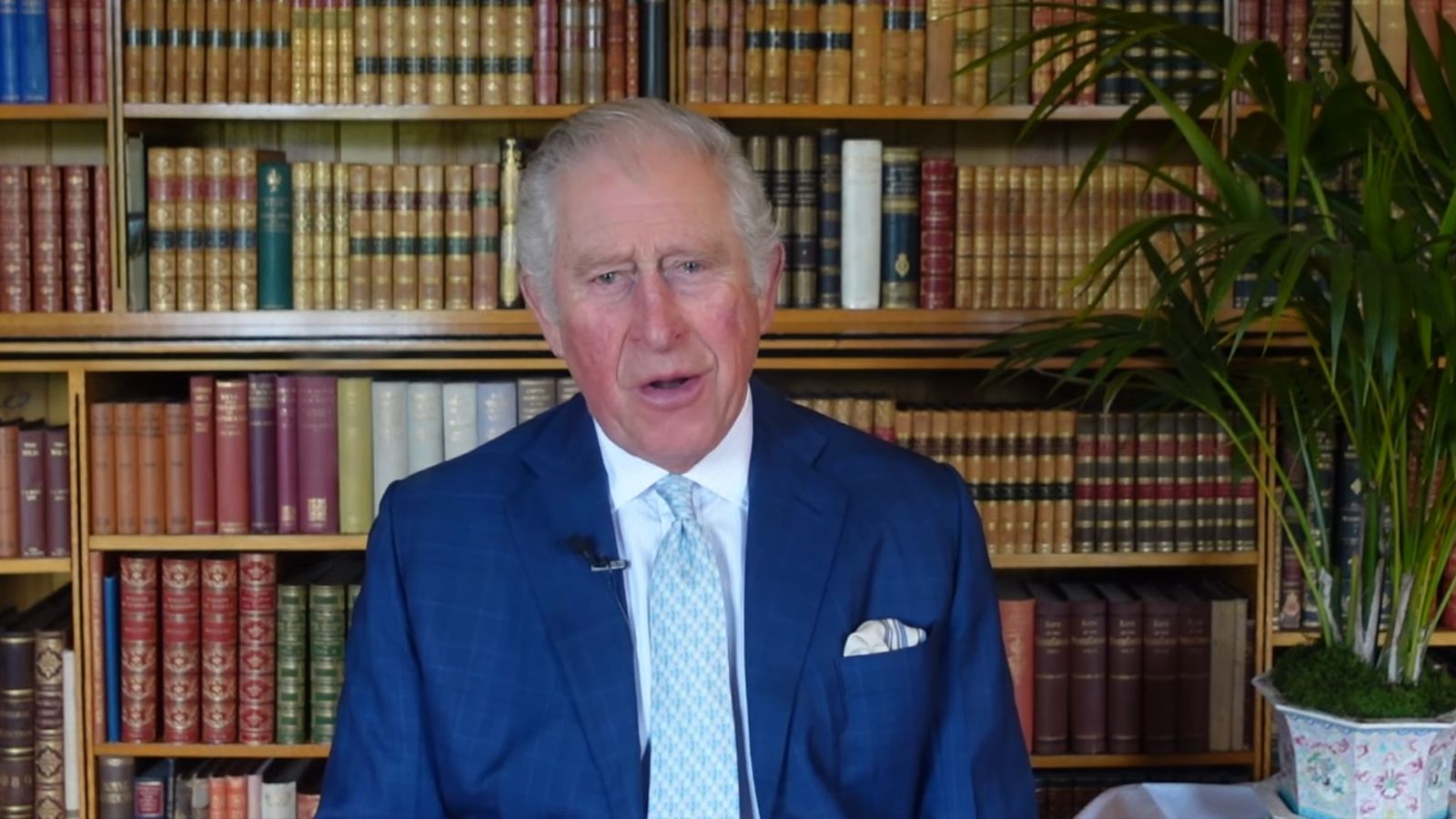 queen-elizabeth-fury-monarch-deeply-upset-with-prince-charles-after-racism-scandal-erupted-forced-to-do-damage-control