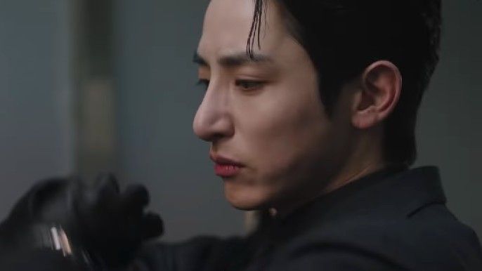 Lee Soo Hyuk as Park Joong Gil in Tomorrow