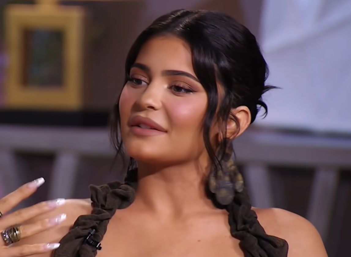 kylie-jenner-claps-back-at-cosmetic-developer-after-she-was-accused-of-bypassing-proper-sanitation-protocols-gaslighting-her-followers
