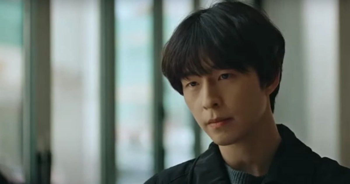 Hong Kyung as Lee Hong-sae in Revenant