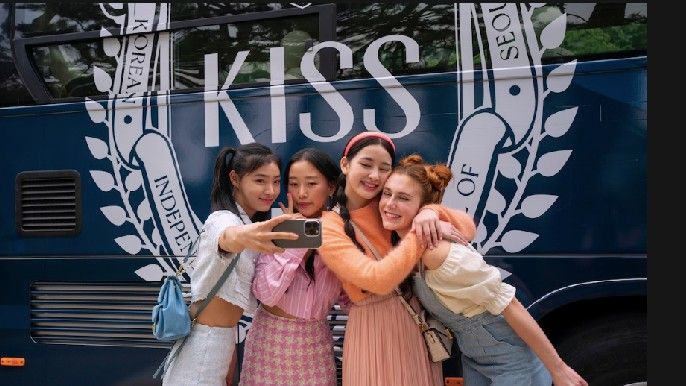 Sunny Oh as Mihee, Kim, Han Bi Ryu as Eunice, Anna Cathcart as Kitty Song Covey, and Jocelyn Shelfo as Madison in XO, Kitty