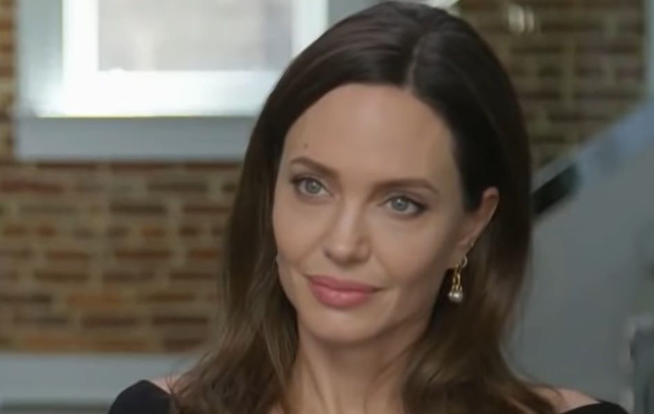 Angelina Jolies Daughter Vivienne Jolie Pitt Resembles Dad Brad Pitt