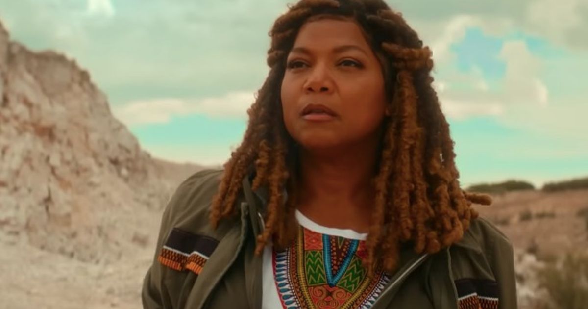End of the Road, Queen Latifah as Brenda standing in the middle of the desert