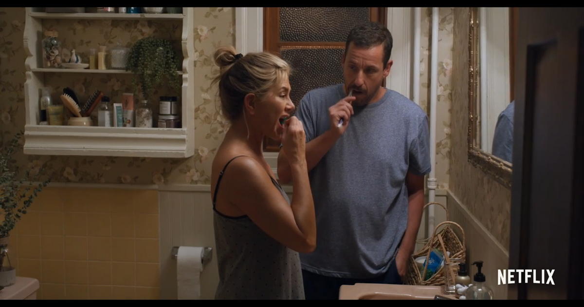 murder-mystery-2-showcases-incredible-chemistry-between-sandler-aniston-writer-says