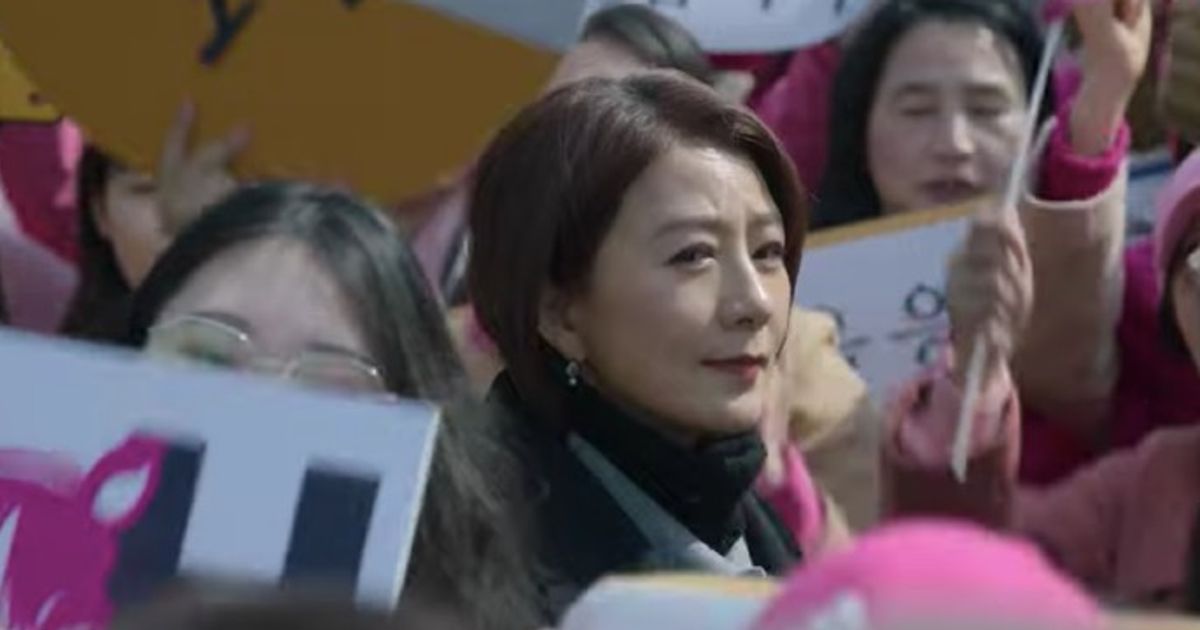 Kim Hee Ae as Hwang Do Hee in Queenmaker