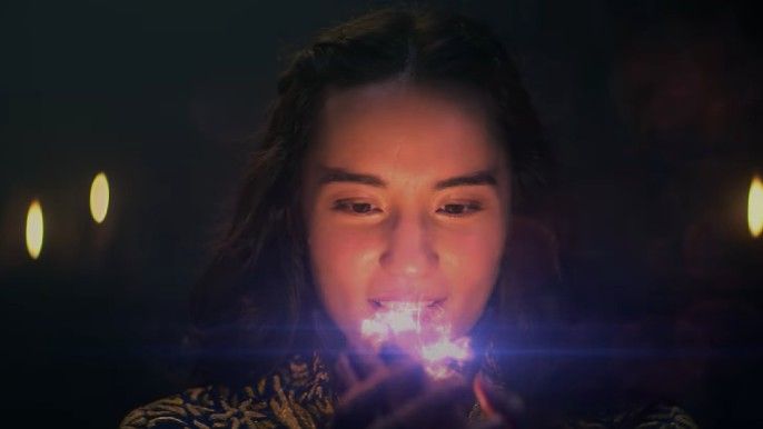 Shadow and Bone Season 1 Jessie Mei Li as Alina Starkov looking at light in her hands