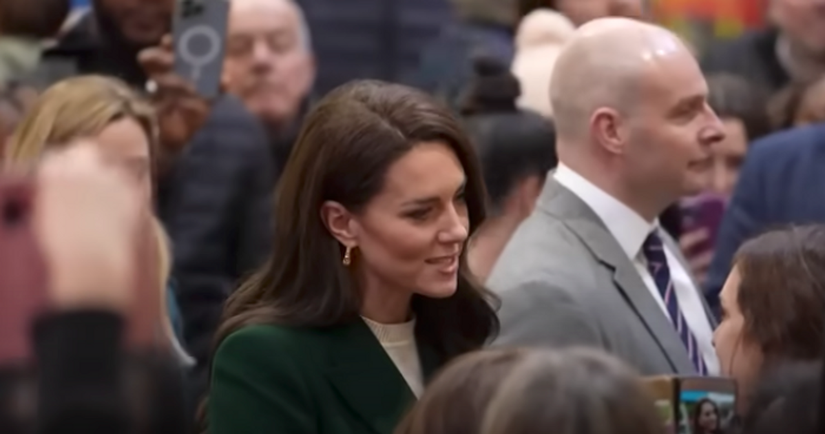 kate-middleton-shock-prince-williams-wife-claps-back-at-meghan-markle-prince-harrys-sister-in-law-hugged-former-teacher