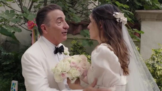 Andy Garcia as Billy Herrera, Adria Arjona as Sofia Herrera in Father of the Bride (2022)