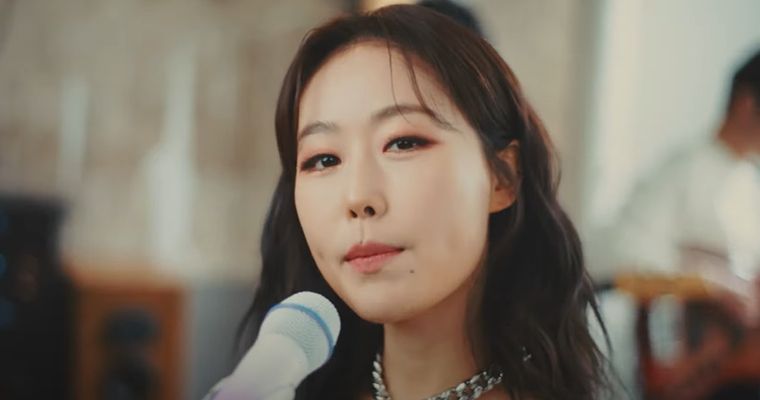 lee-su-jeong-shares-private-details-about-herself-following-solo-debut