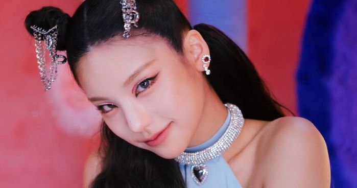 itzy-heartbreak-member-yeji-fails-to-attend-2021-asia-artist-awards-after-sustaining-back-injury   Featured Image