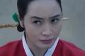 the-queens-umbrella-spoiler-and-updates-kim-hye-soo-is-both-a-charismatic-queen-and-admirable-mother-in-new-tvn-kdrama