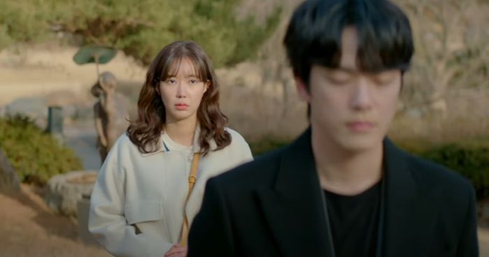 kokdu-season-of-deity-episode-11-recap-kim-jung-hyun-hurt-after-im-soo-hyang-refuses-to-trust-him-again
