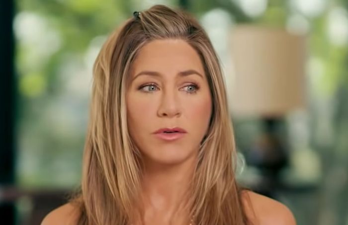 jennifer-aniston-doesnt-want-matthew-perry-to-discuss-her-relationship-with-brad-pitt-the-morning-show-star-allegedly-will-be-disappointed-with-her-friends-co-star-if-he-breaks-their-philosophy