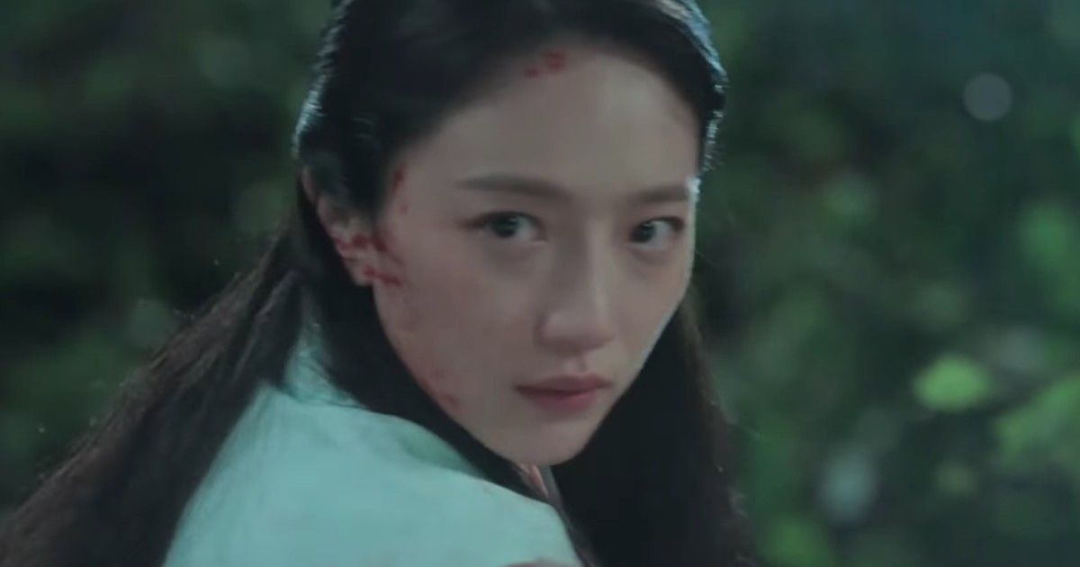 Pyo Ye-jin as Kang Young-hwa / Han Ri-ta in Moon in the Day