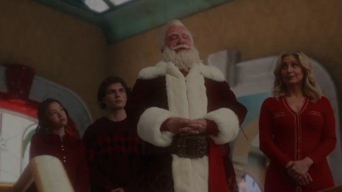 Tim Allen as Scott Calvin/Santa Clause, Elizabeth Mitchell as Carol Calvin/Mrs. Clause, Elizabeth Allen-Dick as Sandra Clause in The Santa Clauses
