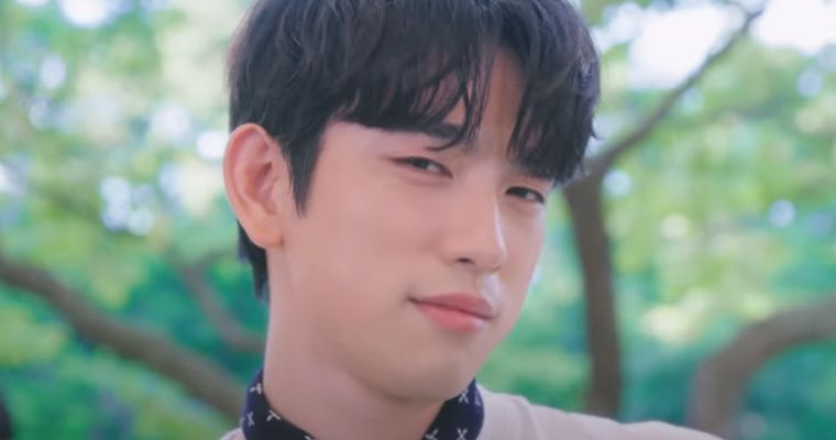 got7-jinyoung-earns-praises-for-extending-help-to-people-affected-by-extreme-flooding-in-seoul
