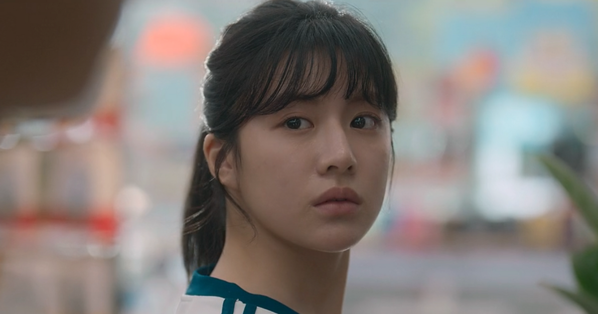 Hui-soo looking at someone