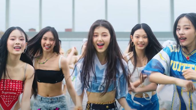 how-newjeans-immediately-became-popular-despite-being-rookie-girl-group-according-to-k-pop-columnist