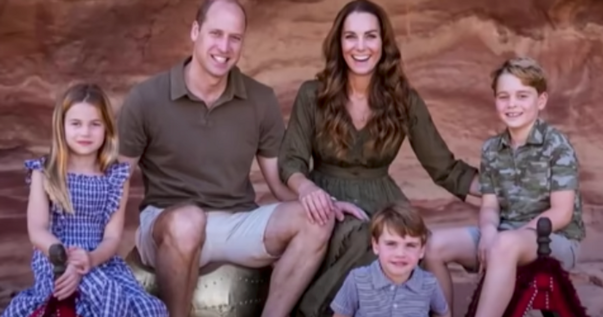 kate-middleton-prince-william-heartbreak-family-photo-on-christmas-card-criticized-for-not-being-festive