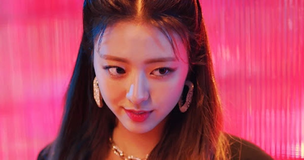 ITZY Yuna Skincare 2022: Why She's The Group's Beauty Queen Explained