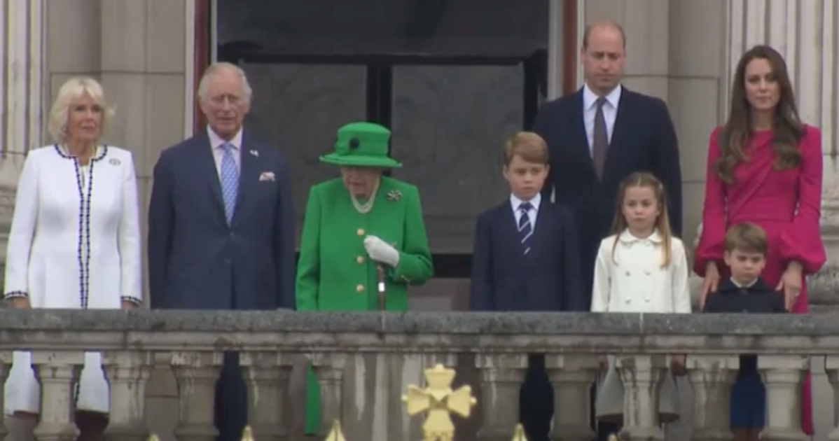 queen-elizabeth-shock-prince-williams-grandmother-has-strict-table-rules-bans-kids-george-charlotte-louis-and-cousins-from-this-item