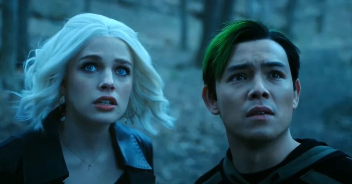Raven and Beast Boy looking up