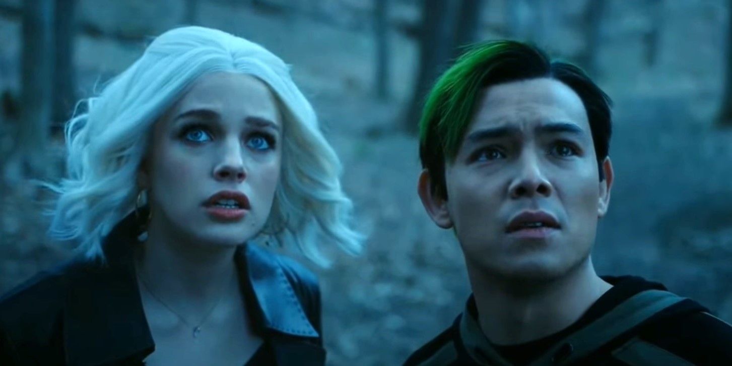 Raven and Beast Boy looking up