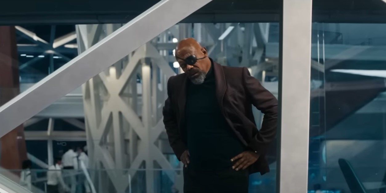 Nick Fury in S.A.B.E.R. headquarters with his hands on his hips
