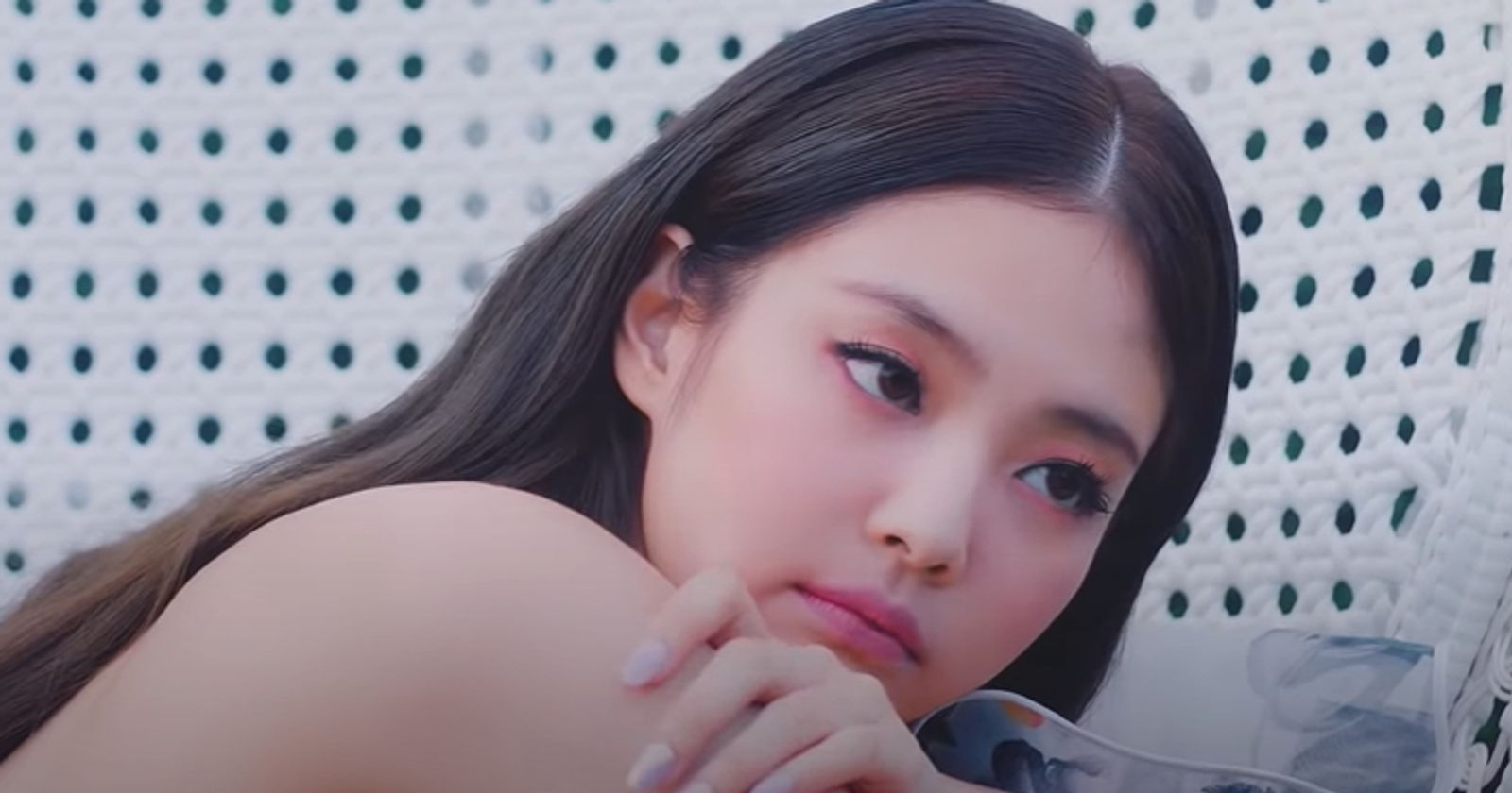 BLACKPINK Jennie's bag sold out after fans noticed her carrying it on Paris  trip