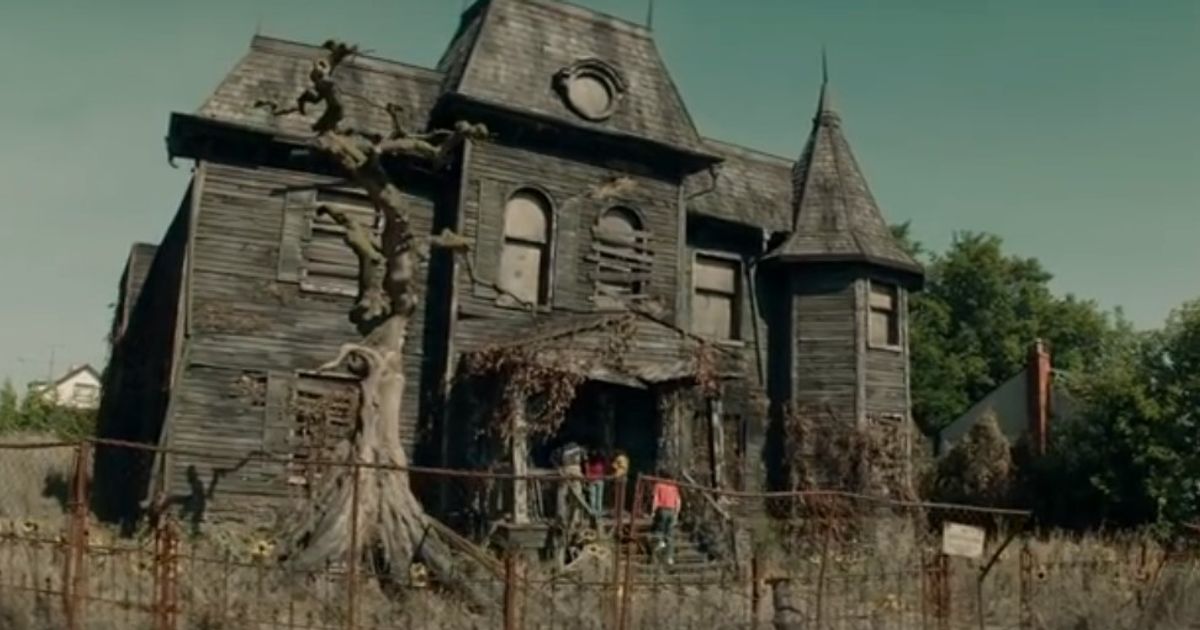 New It Chapter 2 Photo Reveals The Adult Losers Club At The Well House