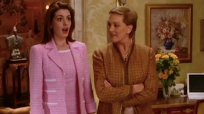 Julie Andrews as Queen Clarisse Renaldi, Anne Hathaway as Princess Mia Thermopolis in The Princess Diaries 2: Royal Engagement