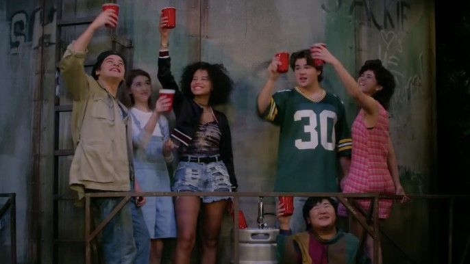 That '90s Show raising for a toast